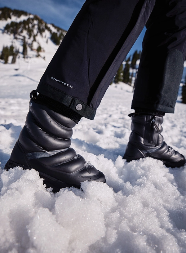 Cizme de zăpadă în variantă de iarnă