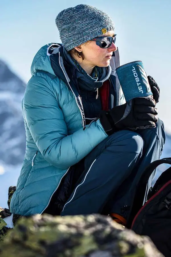 Un sistem integrat, în care vasul este conectat la arzător, este o modalitate excelentă de a avea o masă caldă iarna la munte.