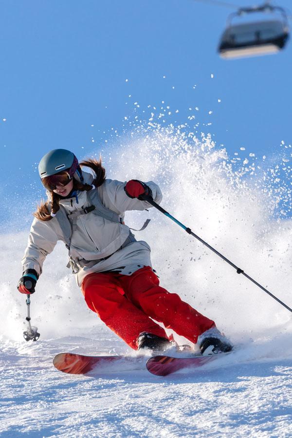 Cum să te îmbraci pentru schi de pârtie?