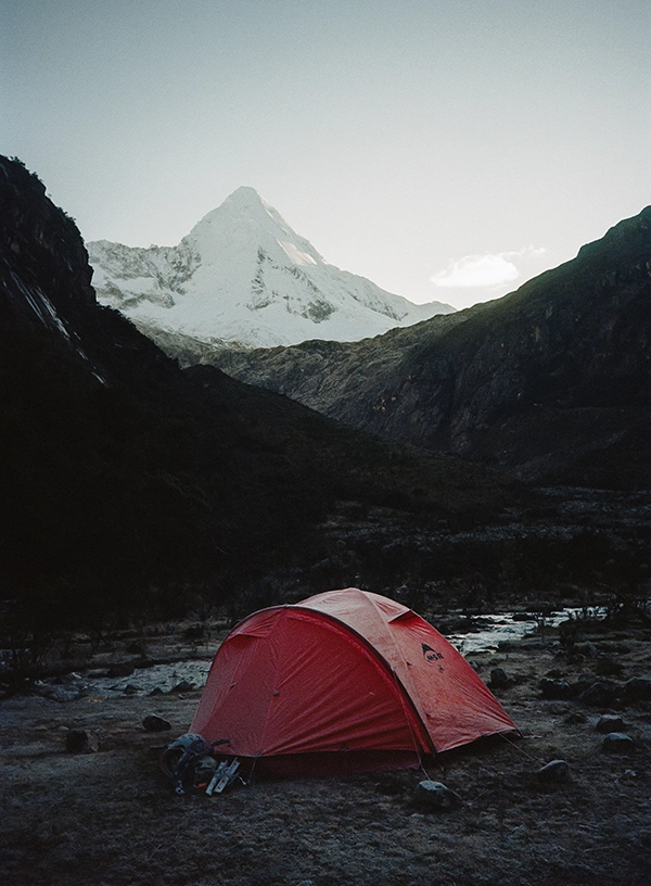 Ce cort pentru 2 persoane?