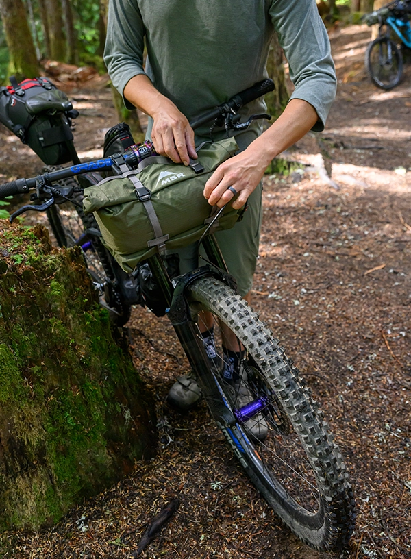 Cort pentru bicicletă pe ghidon