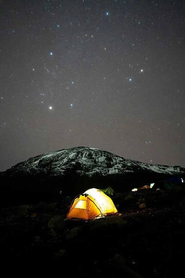 Confortul nostru în tabere depinde, printre altele, de cât decidem să alocăm pentru expediția pe Kilimanjaro.
