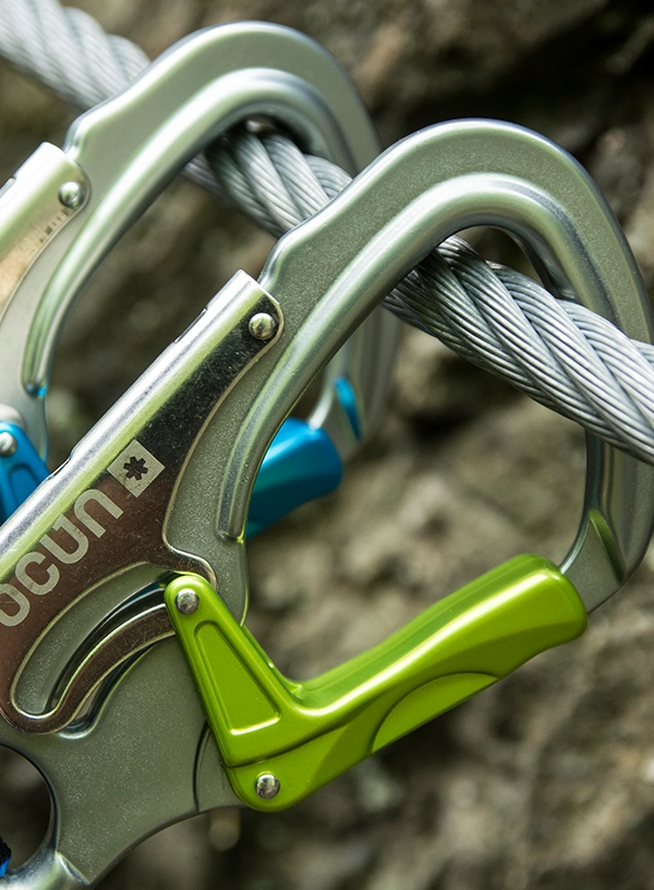 Carabinierele lonjei pentru via ferrata.