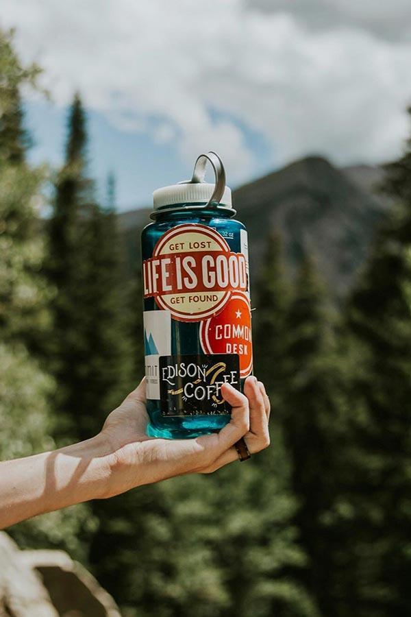 În lumea outdoor, sticlele de apă din Tritan de la Nalgene au un statut aproape legendar.