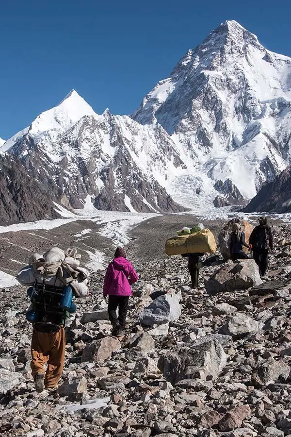 Trekking spre tabăra de bază de sub K2 – cel mai înalt vârf din Karakorum