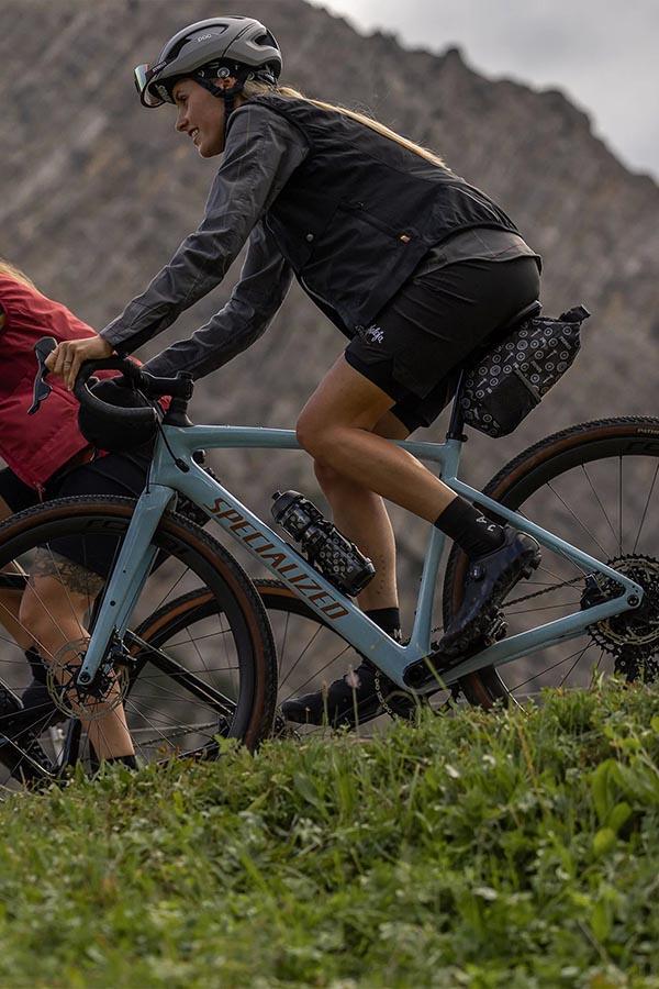 Chiar și în bikepacking minimalist, bidonul de bicicletă pentru apă este indispensabil