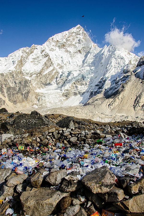 Depozite de deșeuri în taberele de bază himalayene, dovadă clară că reciclarea este o necesitate