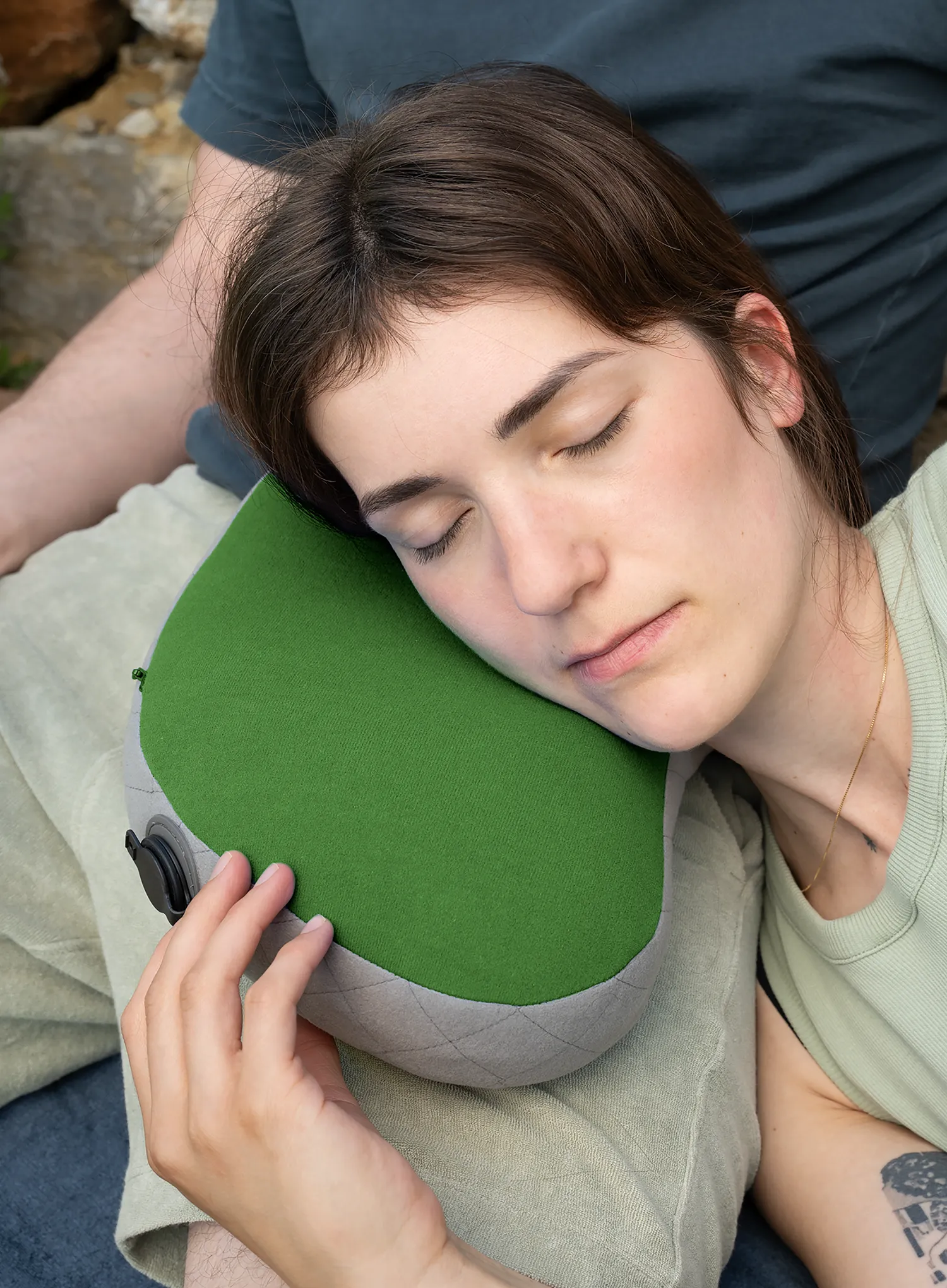 Pernă gonflabilă Cocoon Air-Core Pack Pillow - fresh olive/grey