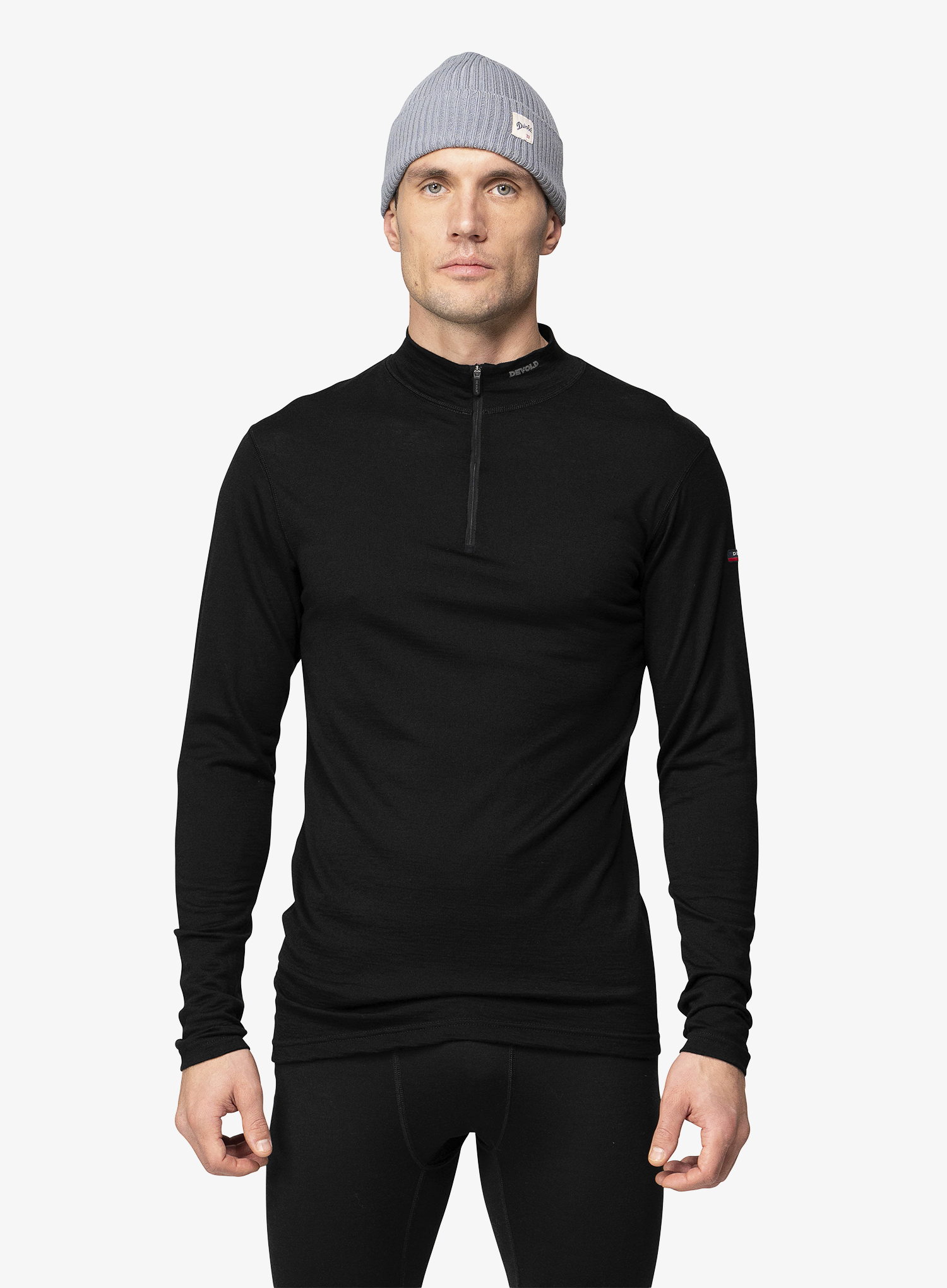 DevoldBreezeMerino150ZipNeck_black_fw26_7028567206775_1_274.webp