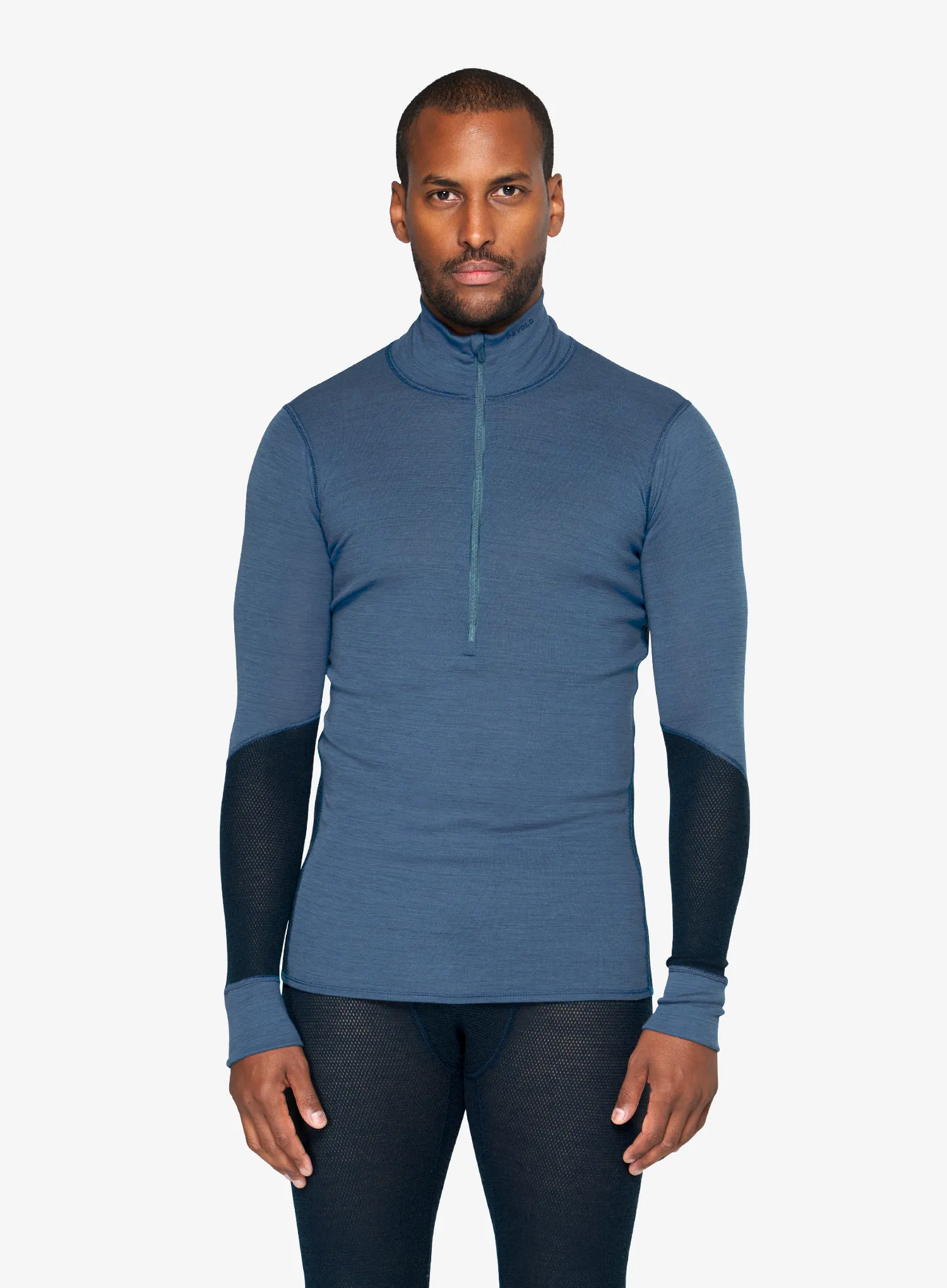 DevoldWoolMesh190ZipNeck_berryink_fw26_7028567754887_1_048.webp