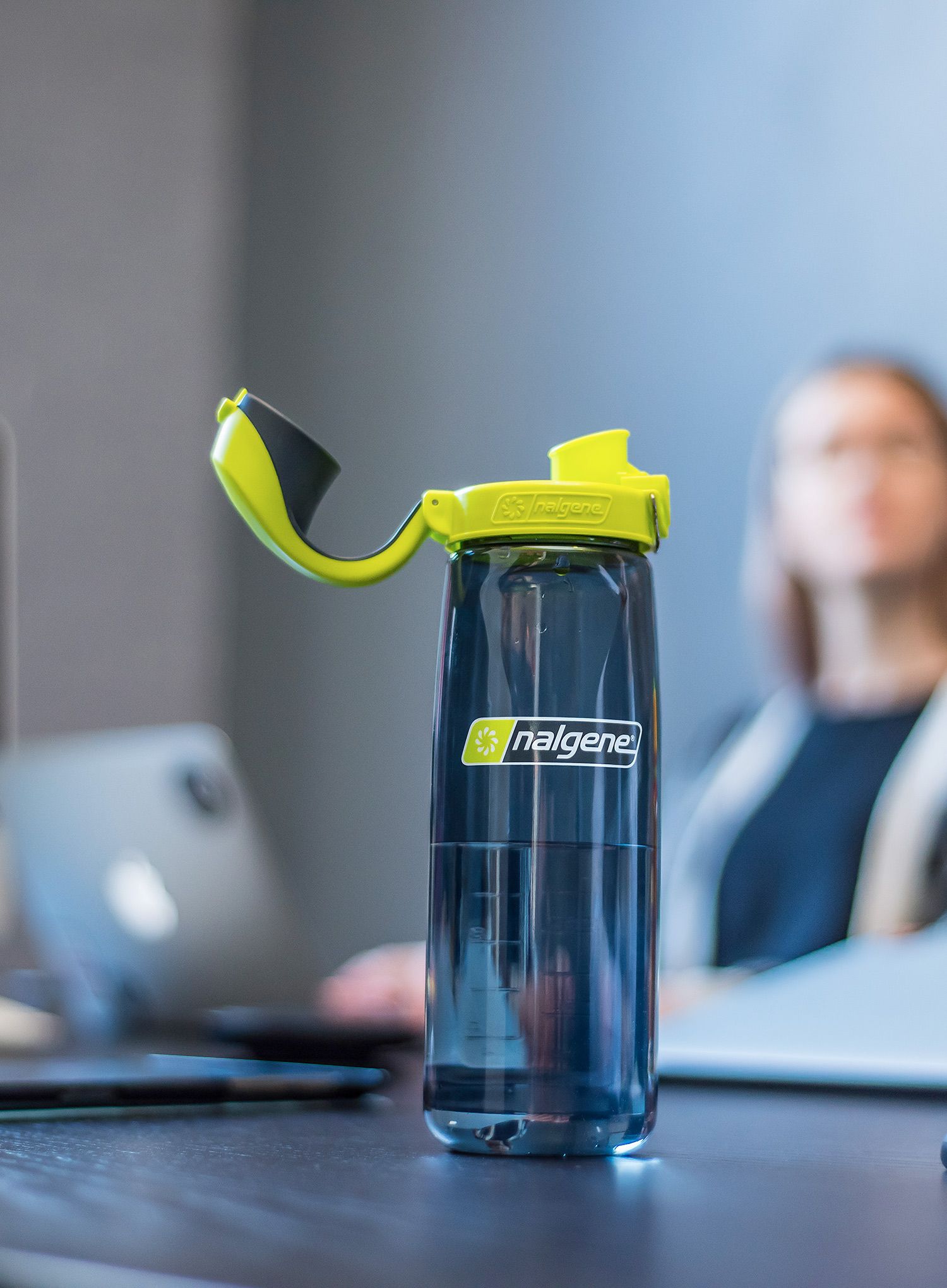 Sticlă de voiaj Nalgene On The Fly 24 oz (710 ml) - charcoal/lime