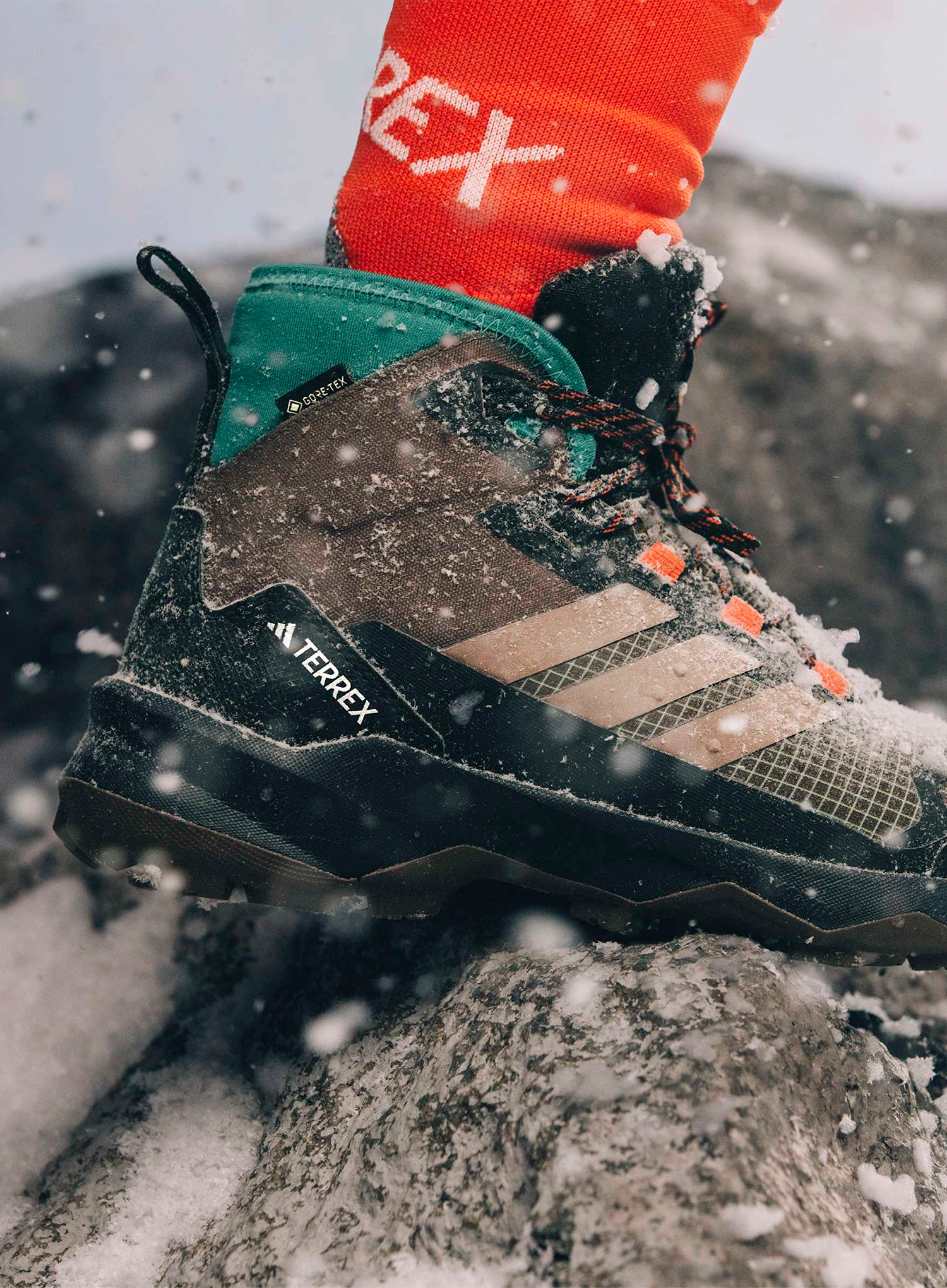 Pantofi femei adidas TERREX Skychaser AX5 Mid GTX Clima - earth
