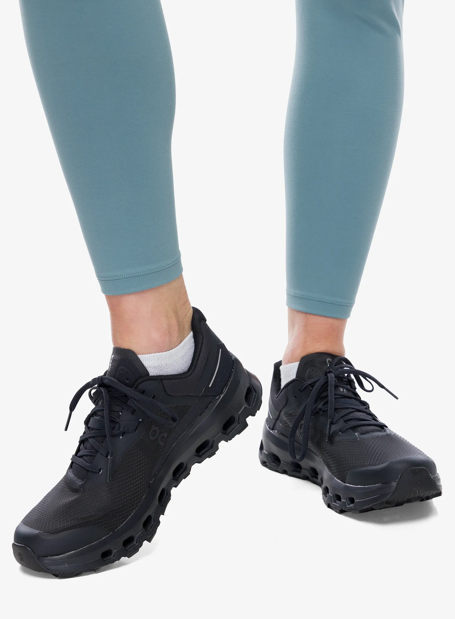 Pantofi alergare trail femei On Cloudvista 2 - black/black/black