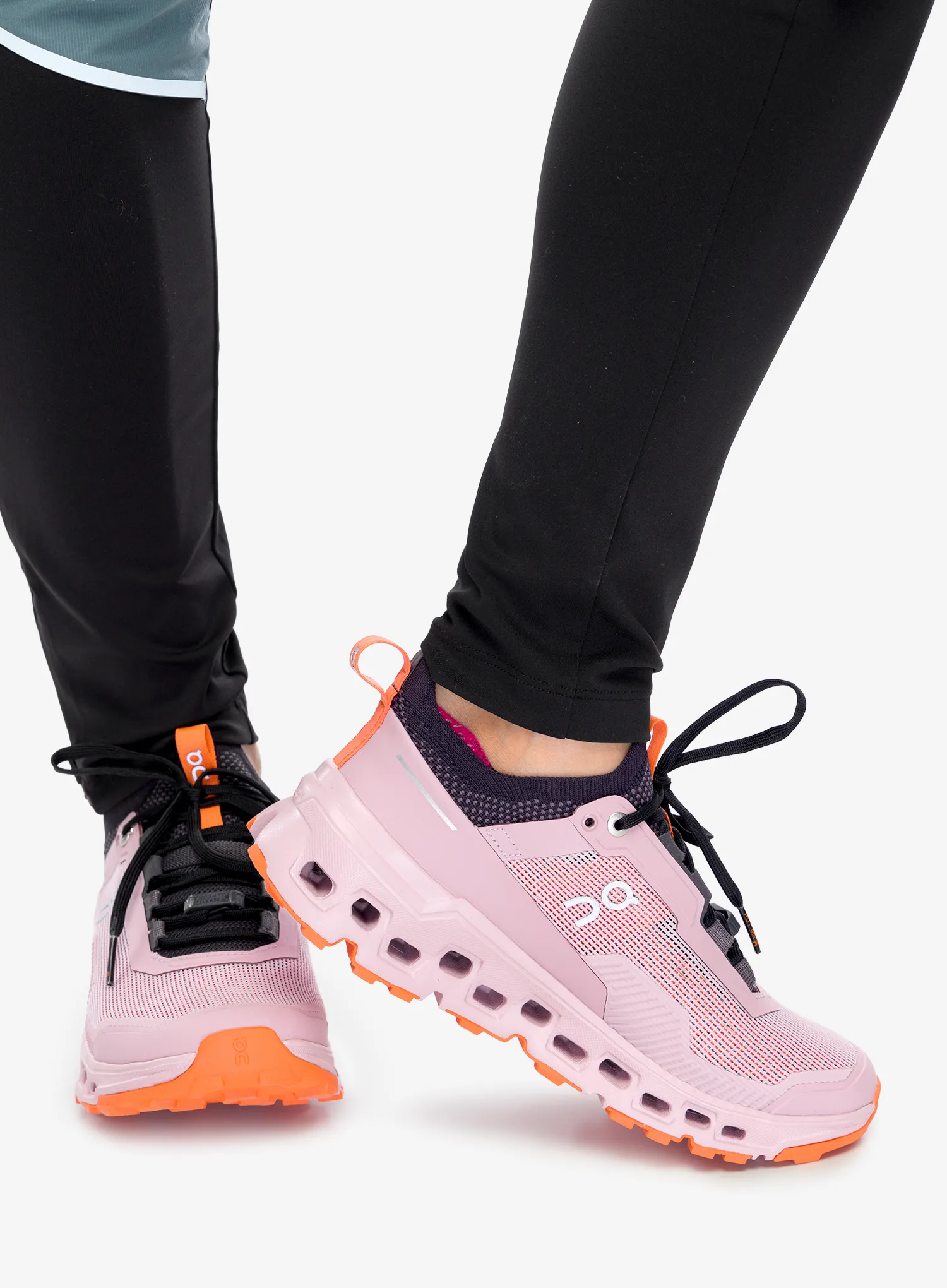 Pantofi alergare trail femei On Cloudultra 2 - mauve/flame
