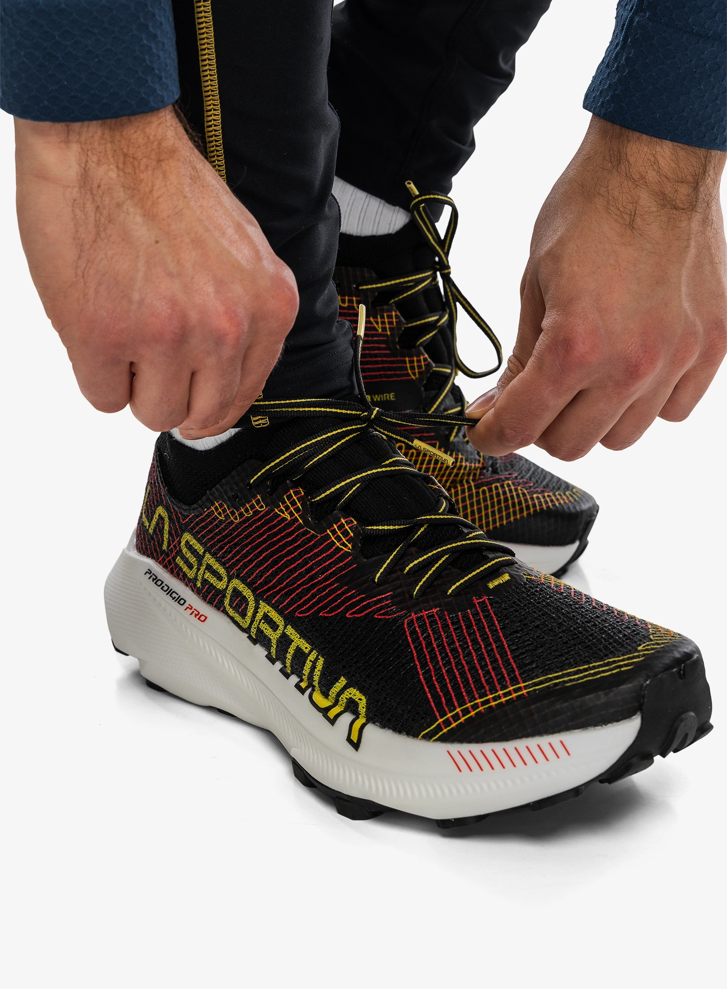 PRO-TECK PERFOMANCE トライ4、5“ Pantofi trail La Sportiva Prodigio Pro - black/yellow | 8a.ro