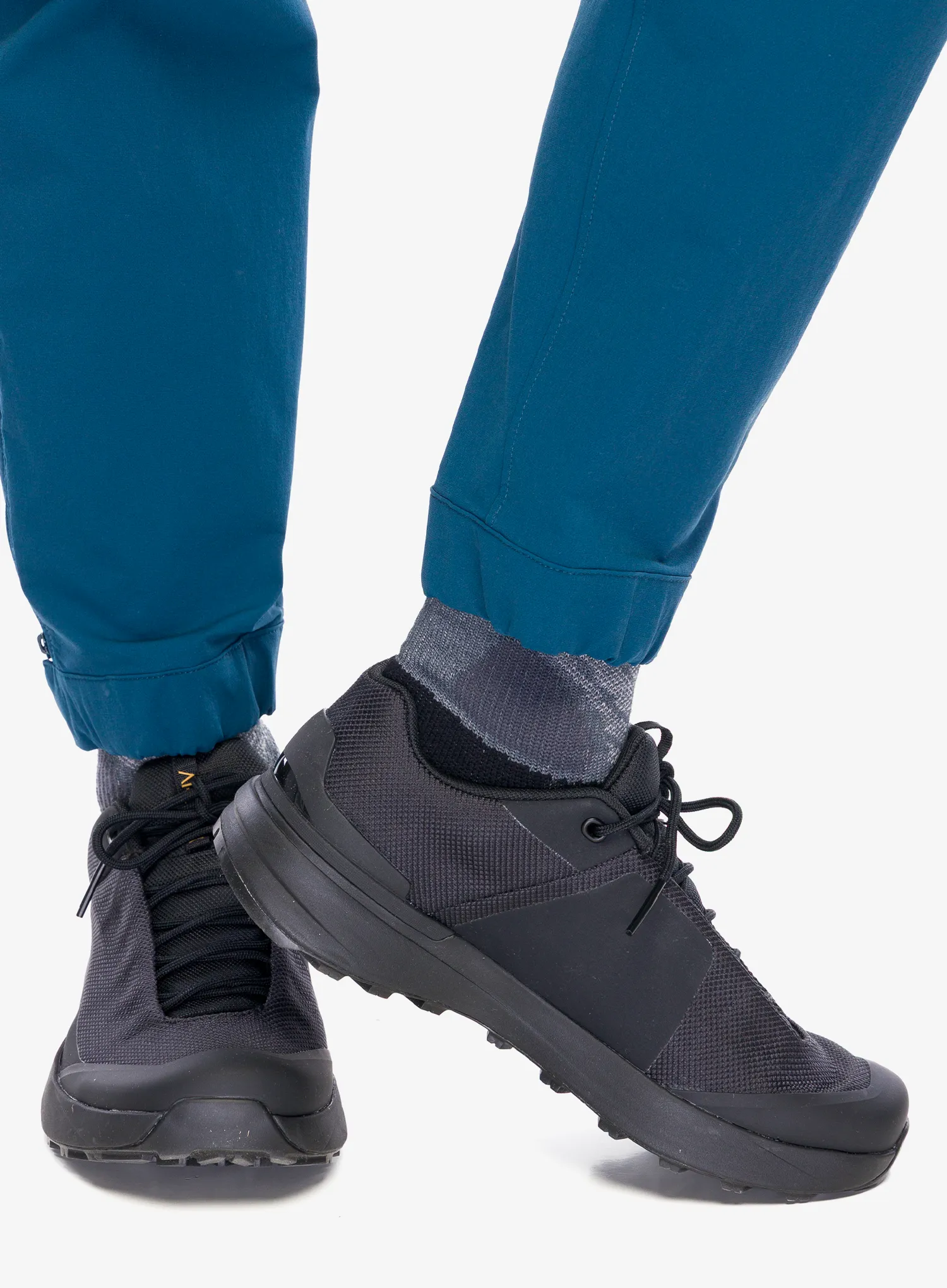 Pantofi drumetie femei Arcteryx Kopec GTX - blck/yukon