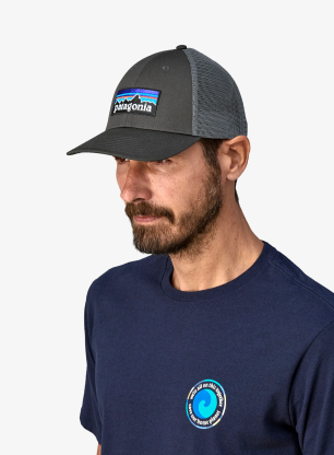 Caciula Patagonia P-6 Logo LoPro Trucker Hat - forge grey