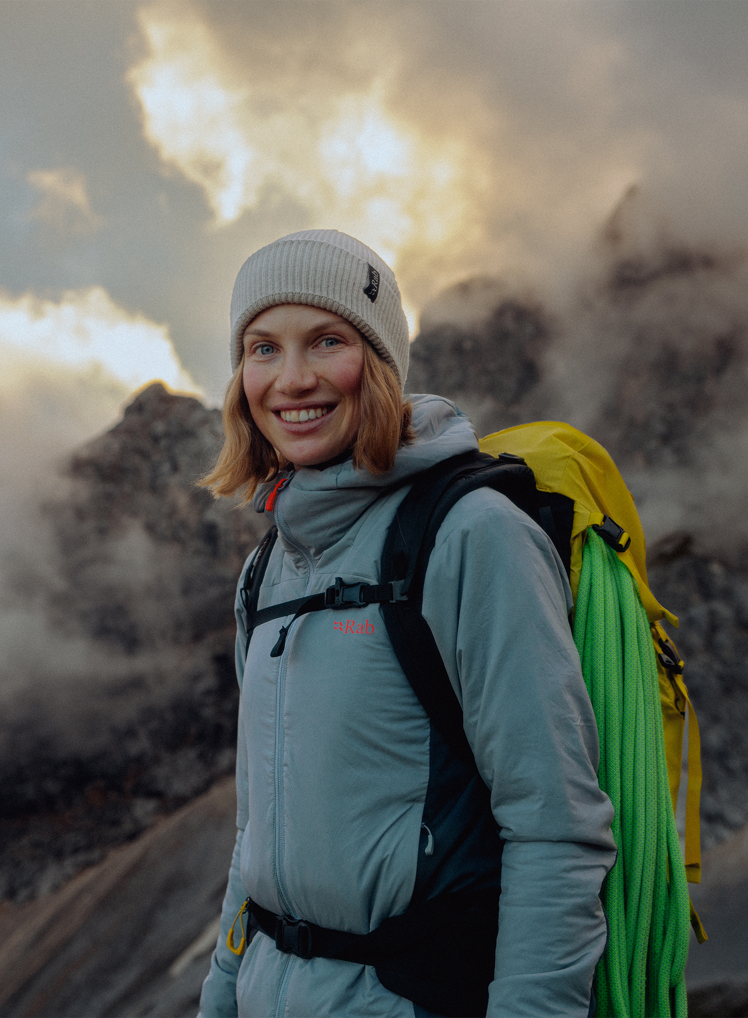 Caciula Rab Perimeter Rolled Beanie - pebble
