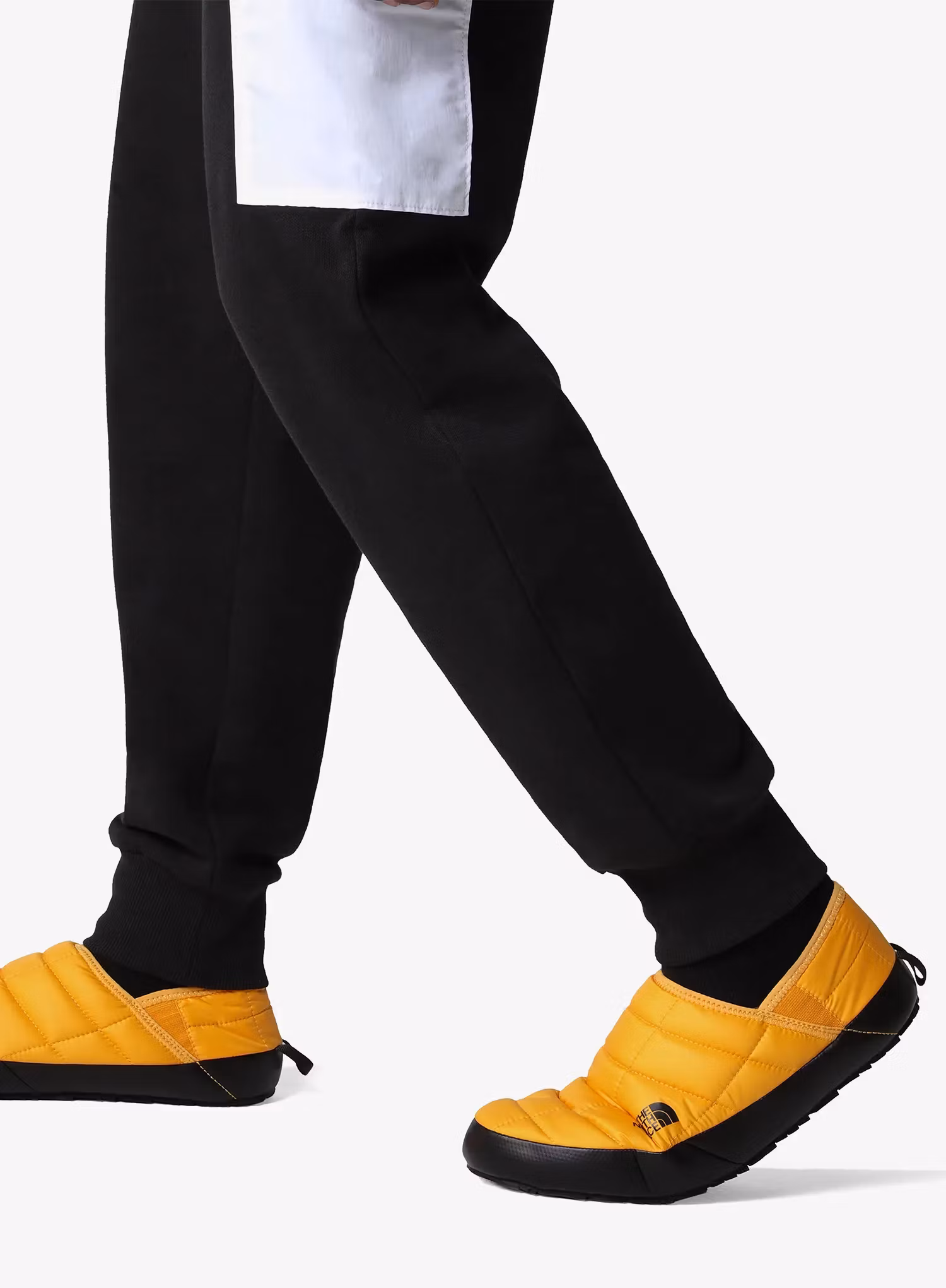 Papuci încălziți The North Face ThermoBall Traction Mule V - summit gold/tnf black