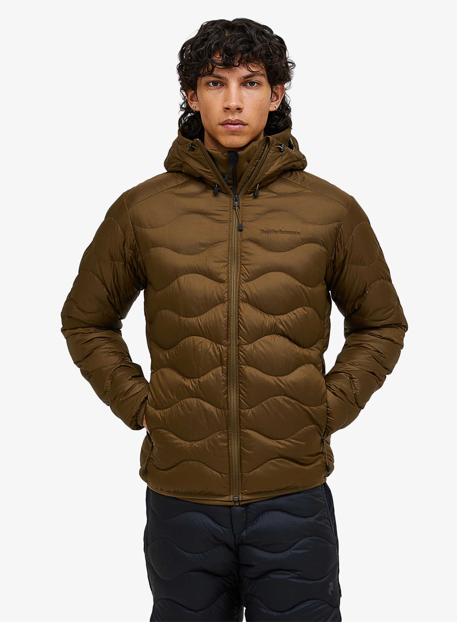 PeakPerformanceHeliumDownHoodJacket_meadowmossavidbeige_fw26_7333529008220_1_131.webp