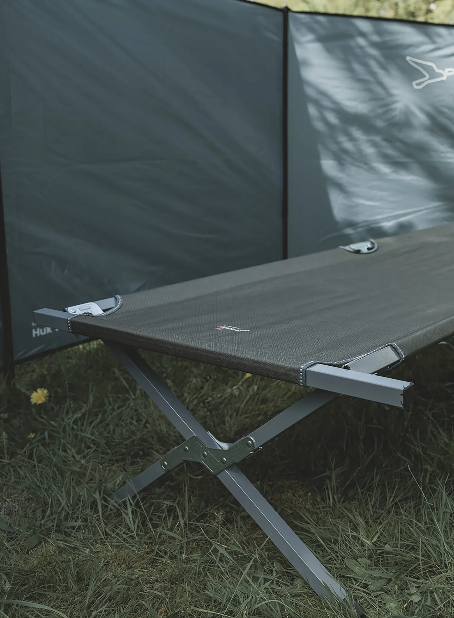 Pat camping Easy Camp Larch Bed
