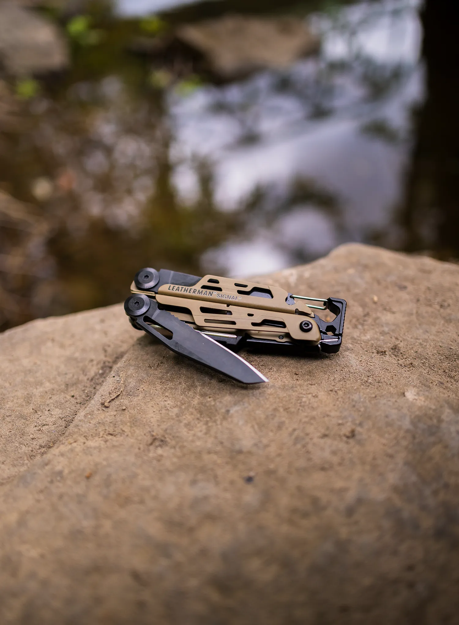 Unealta multifunctionala Leatherman Signal - coyote