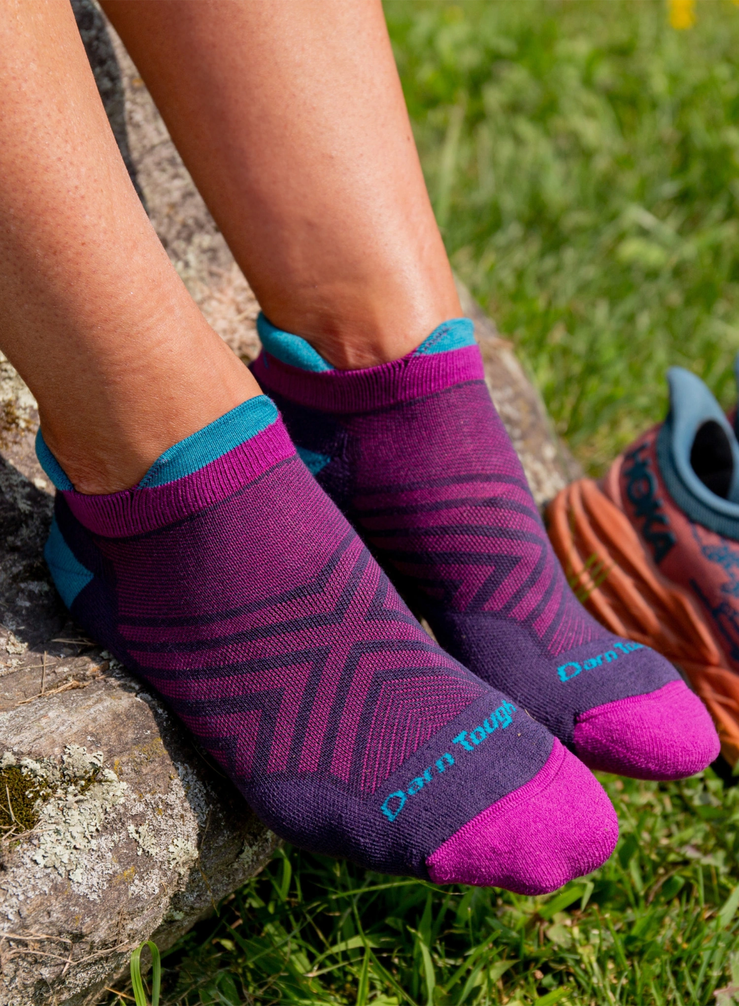 Șosete alergare femei Darn Tough Run No Show Tab Ultra-Lightweight with Cushion - blackberry