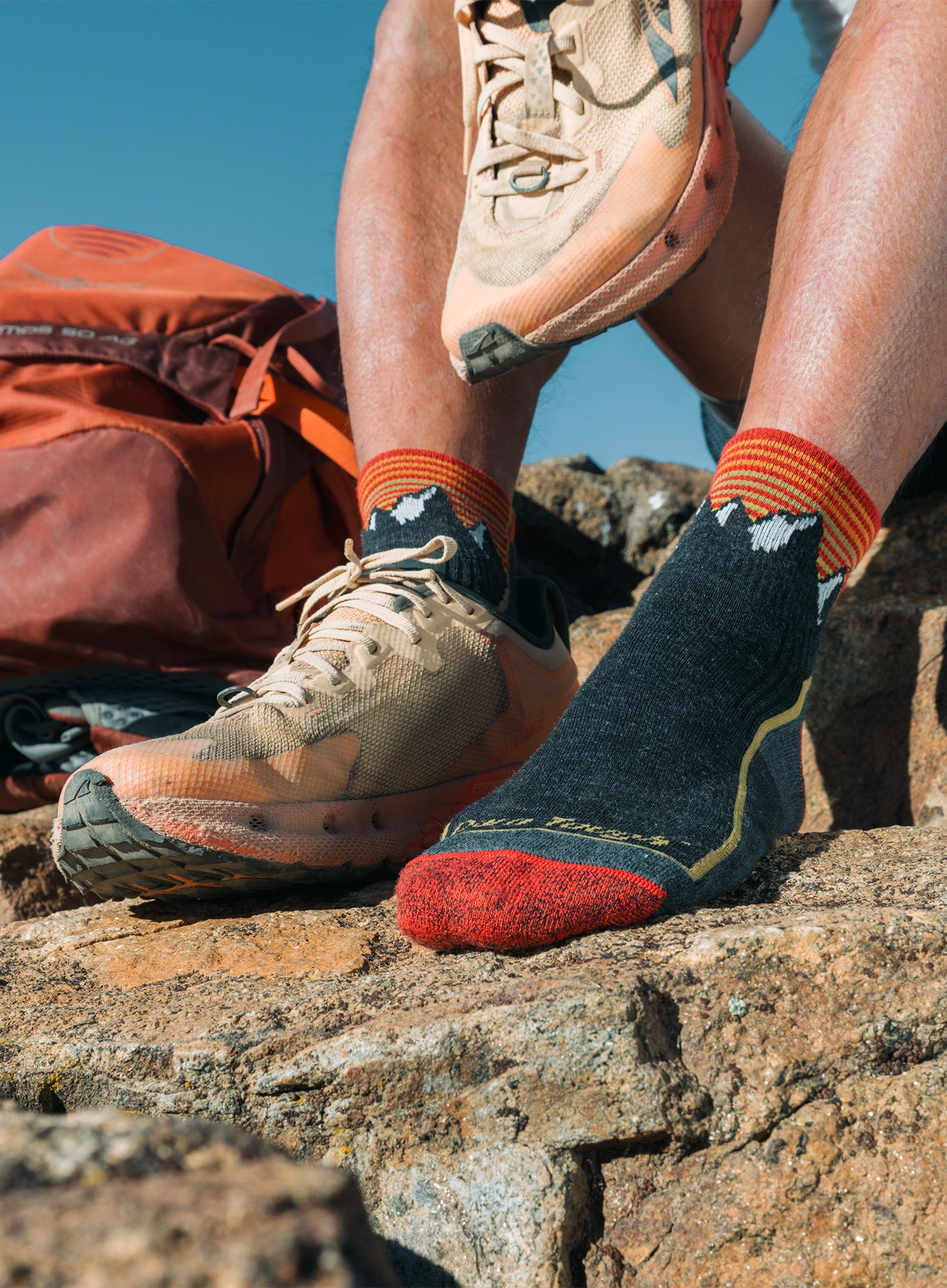 Sosete lana merinos Darn Tough Hiker 1/4 Midweight with Cushion - mountain gray