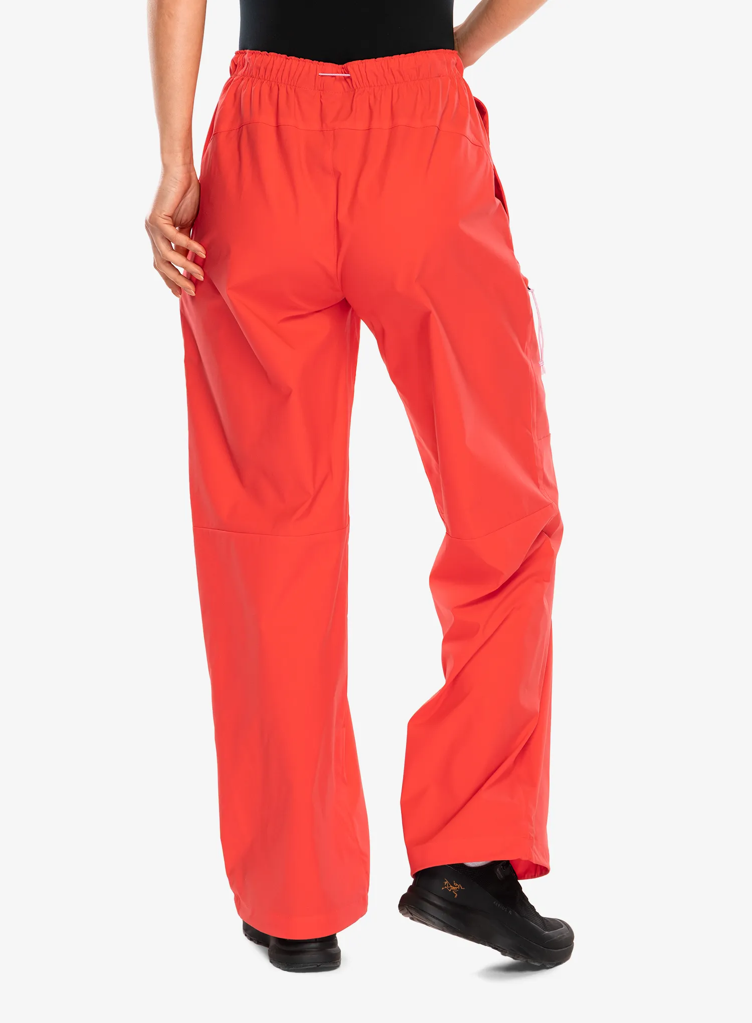 Pantaloni drumetie femei Peak Performance Outdoor Cargo Pants - brilliant red