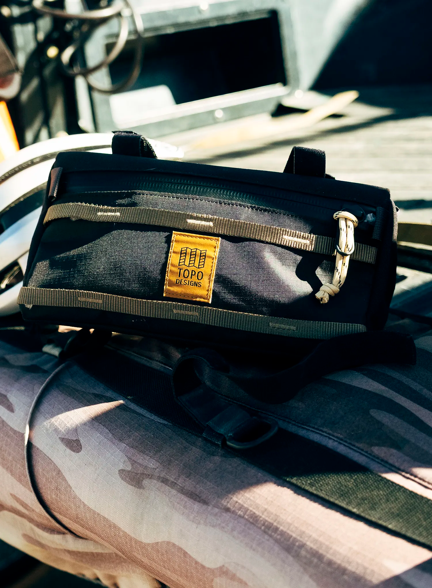 Geanta ghidon Topo Designs Bike Bag - black/neutral