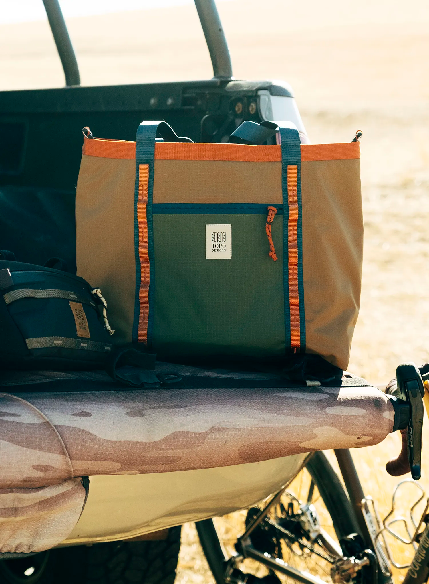 Geanta ghidon Topo Designs Bike Bag - woodland/terracotta