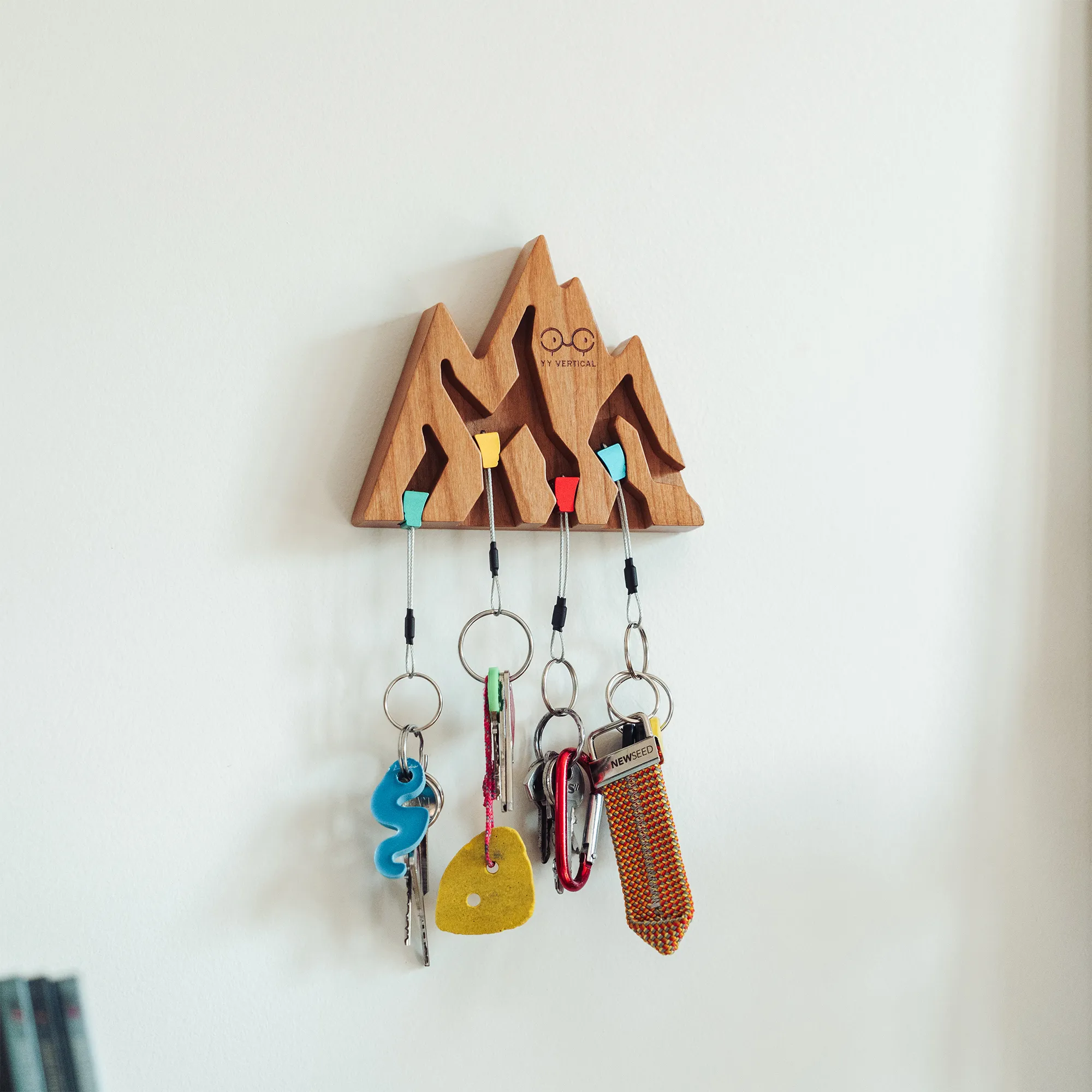 Suport pentru chei Y&Y Vertical Key Holder Mountain - cherry